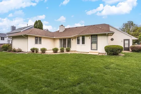 5 Downing Circle Bloomington IL 61704