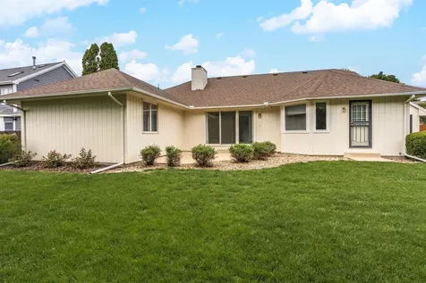 5 Downing Circle Bloomington IL 61704