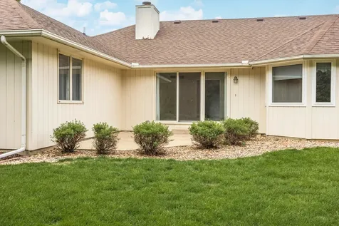 5 Downing Circle Bloomington IL 61704