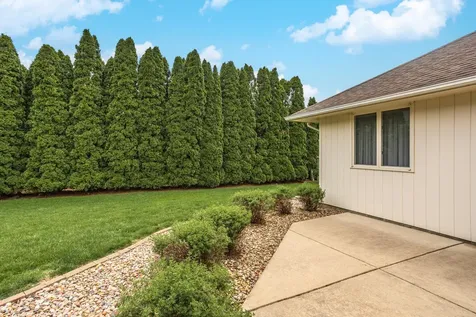 5 Downing Circle Bloomington IL 61704