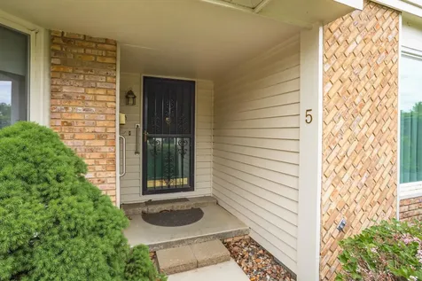 5 Downing Circle Bloomington IL 61704