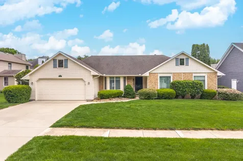 5 Downing Circle Bloomington IL 61704