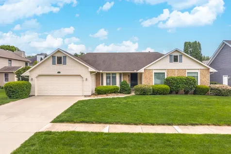 5 Downing Circle Bloomington IL 61704