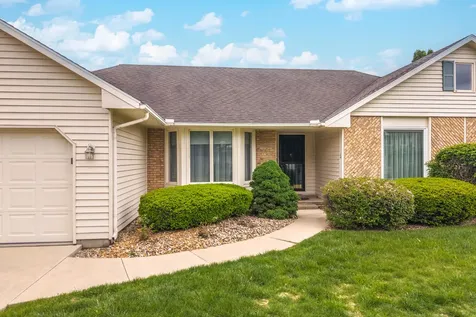 5 Downing Circle Bloomington IL 61704