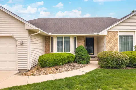 5 Downing Circle Bloomington IL 61704