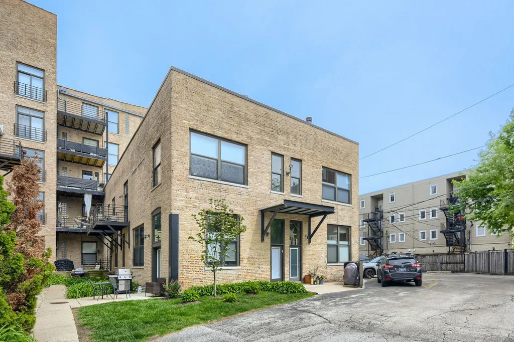 2511 West Moffat Street Chicago IL 60647