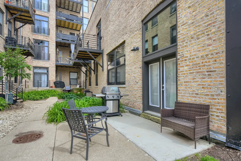 2511 West Moffat Street Chicago IL 60647