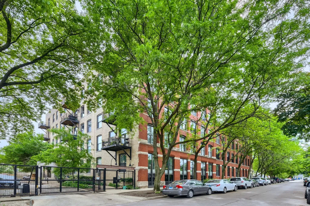 2511 West Moffat Street Chicago IL 60647