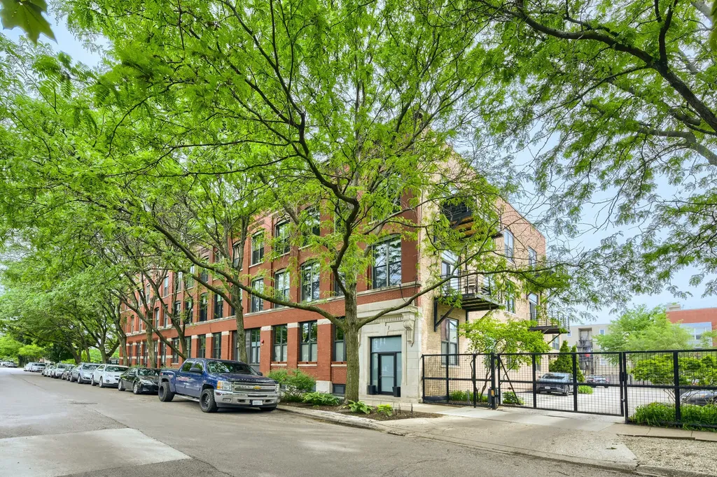 2511 West Moffat Street Chicago IL 60647