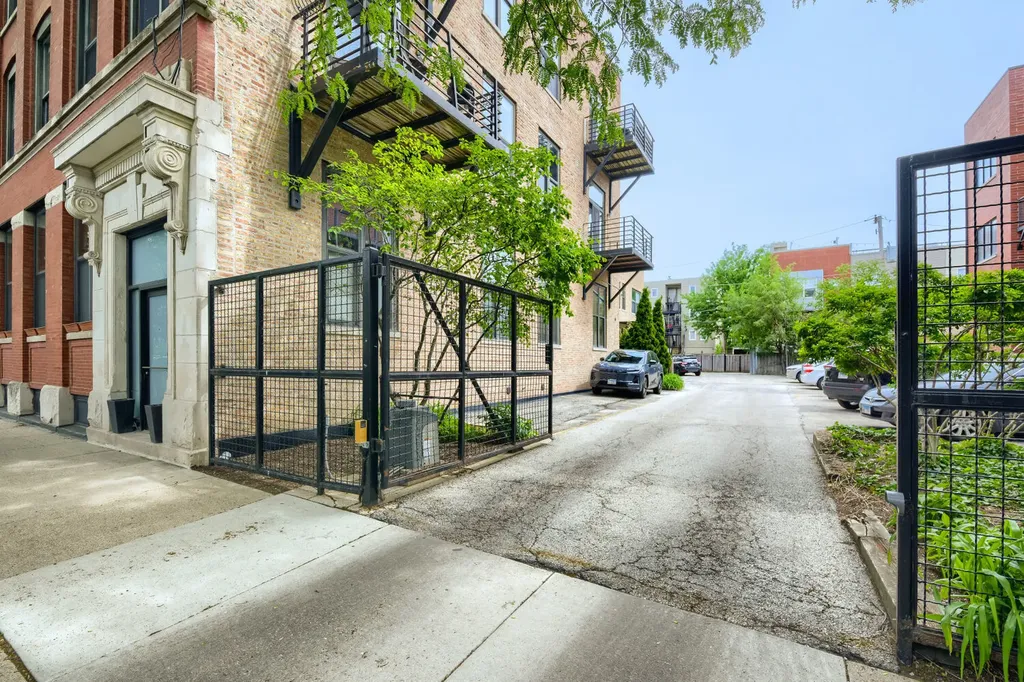 2511 West Moffat Street Chicago IL 60647