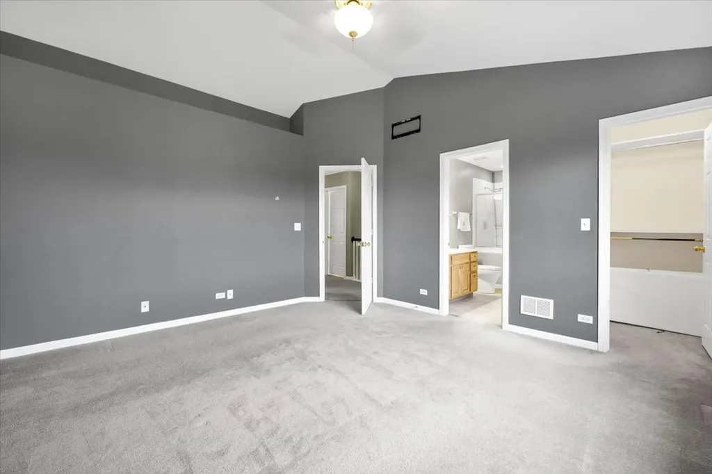 7 Appletree Court Lake In The Hills IL 60156