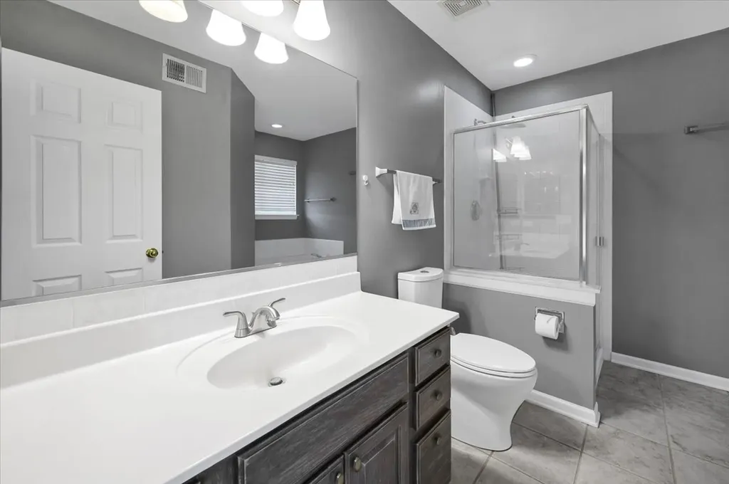 7 Appletree Court Lake In The Hills IL 60156