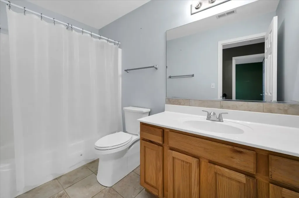 7 Appletree Court Lake In The Hills IL 60156
