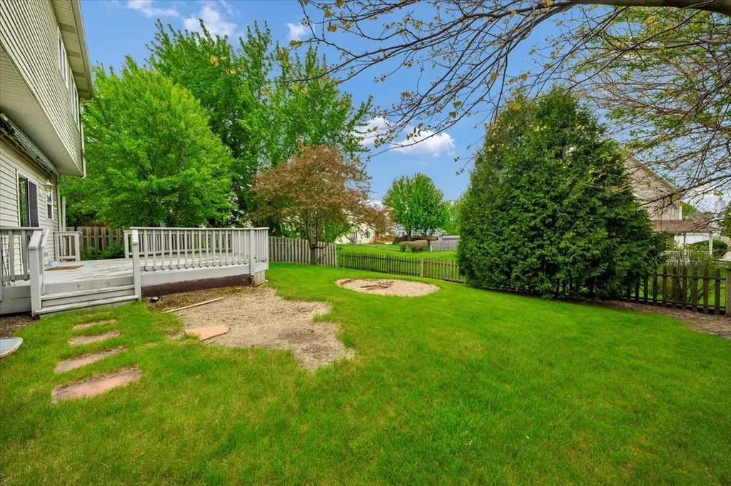 7 Appletree Court Lake In The Hills IL 60156