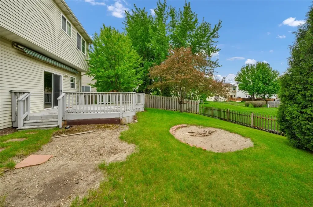 7 Appletree Court Lake In The Hills IL 60156