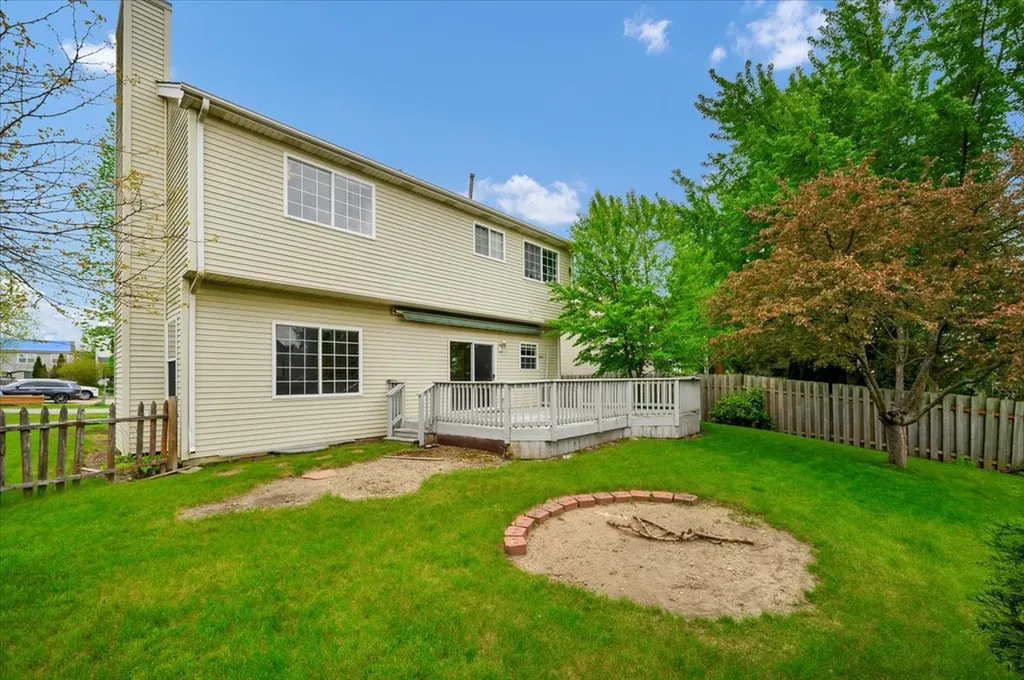 7 Appletree Court Lake In The Hills IL 60156
