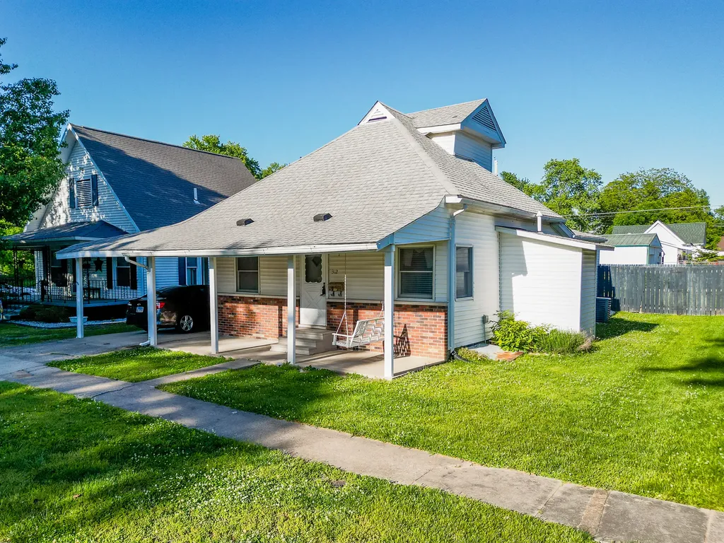 312 North 11th Street Herrin IL 62948