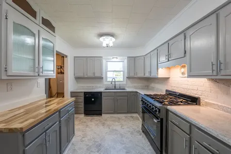 312 North 11th Street Herrin IL 62948
