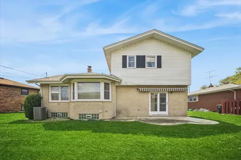 2316 185TH Place Lansing IL 60438
