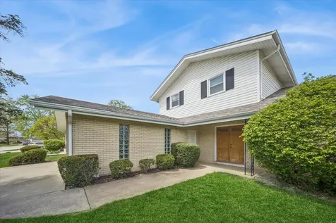 2316 185TH Place Lansing IL 60438
