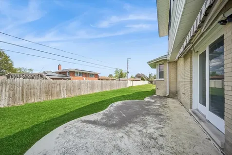 2316 185TH Place Lansing IL 60438