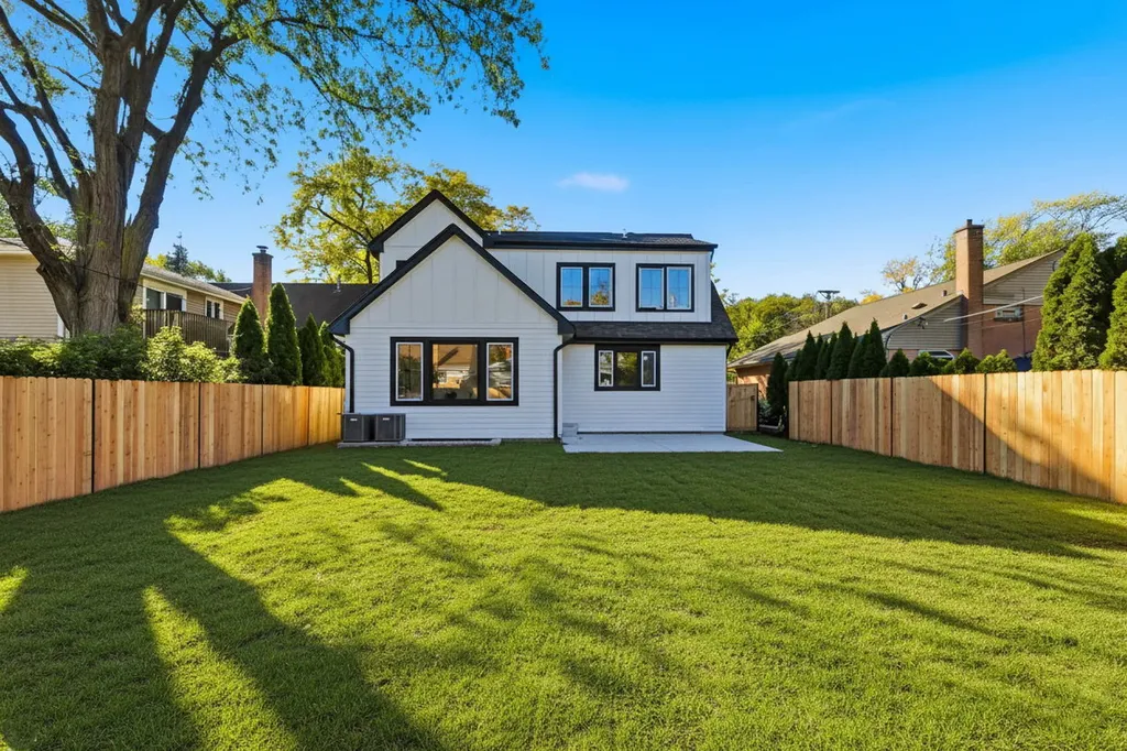 1100 Lois Avenue Park Ridge IL 60068