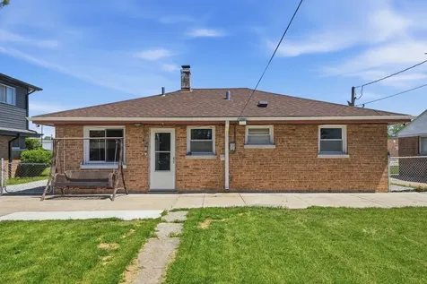 17044 Burnham Avenue Lansing IL 60438