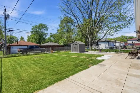 17044 Burnham Avenue Lansing IL 60438