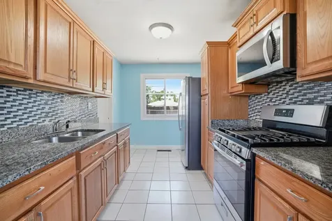 17044 Burnham Avenue Lansing IL 60438