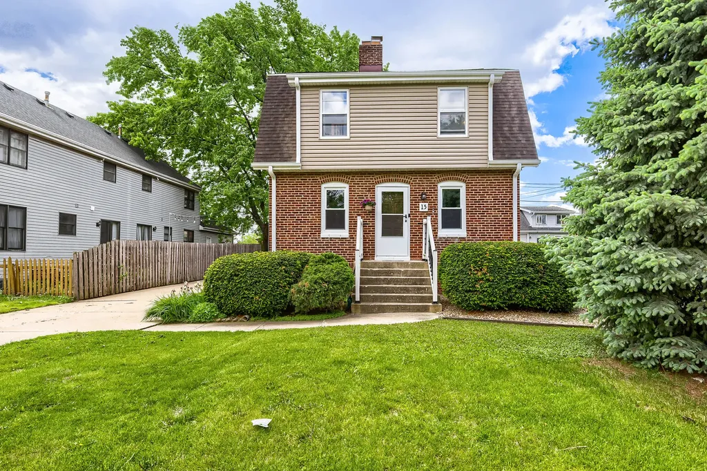 15 West Ann Street Lombard IL 60148