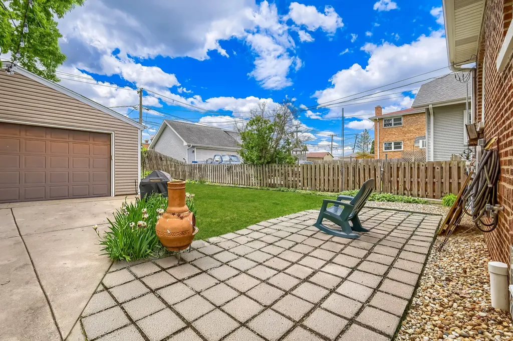 15 West Ann Street Lombard IL 60148