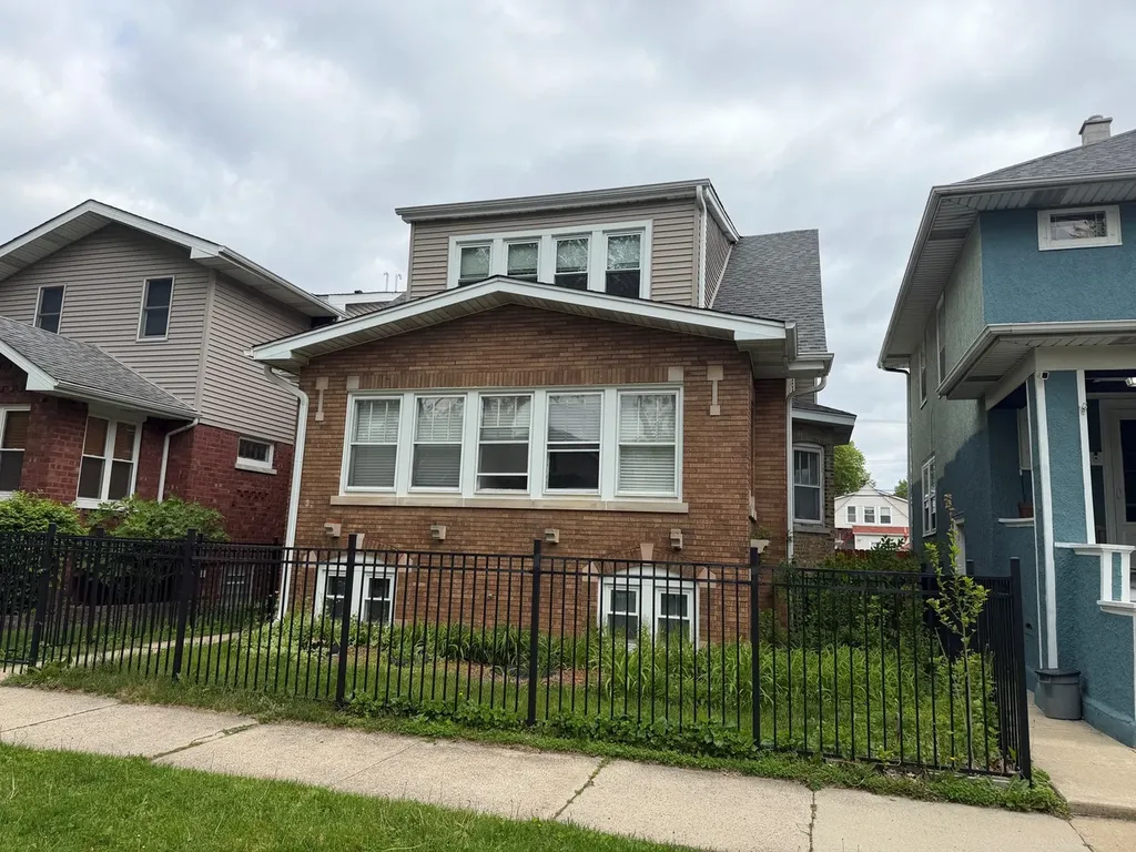 5828 West Berenice Avenue Chicago IL 60634