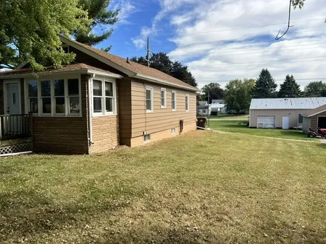 913 South 15th Avenue Freeport IL 61032