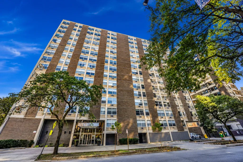 3033 North Sheridan Road Chicago IL 60657