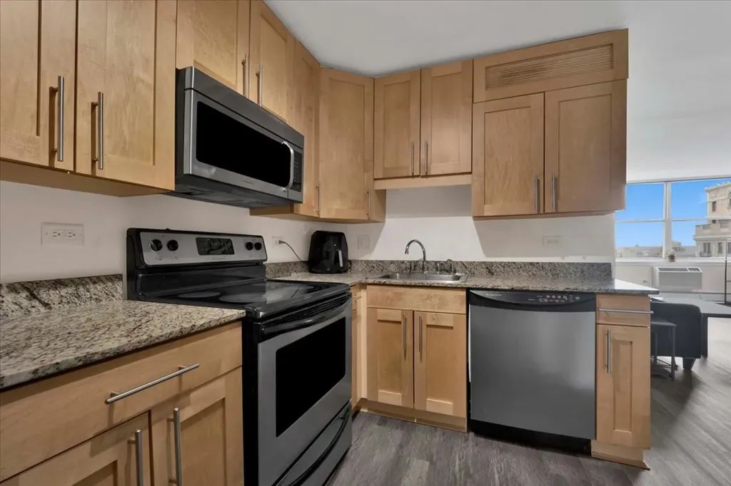 3033 North Sheridan Road Chicago IL 60657