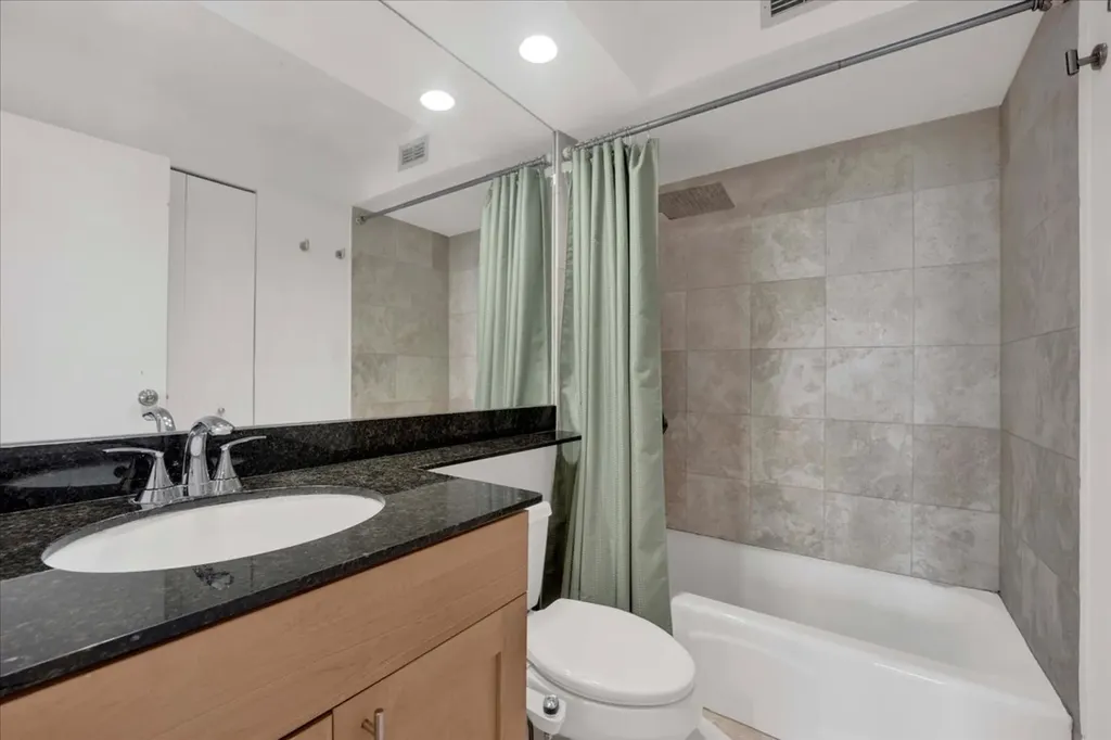 3033 North Sheridan Road Chicago IL 60657