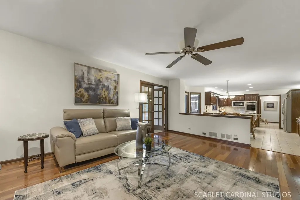 809 Glenmore Court Naperville IL 60540