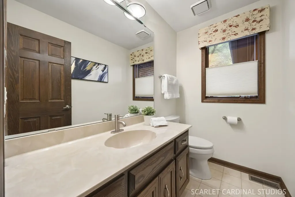 809 Glenmore Court Naperville IL 60540