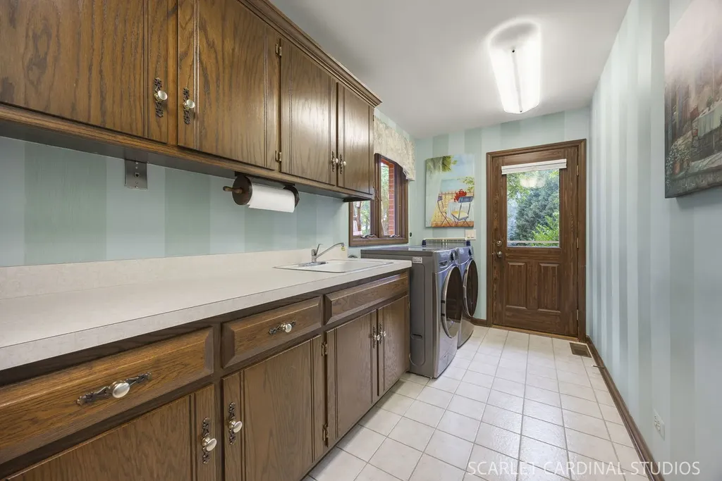 809 Glenmore Court Naperville IL 60540