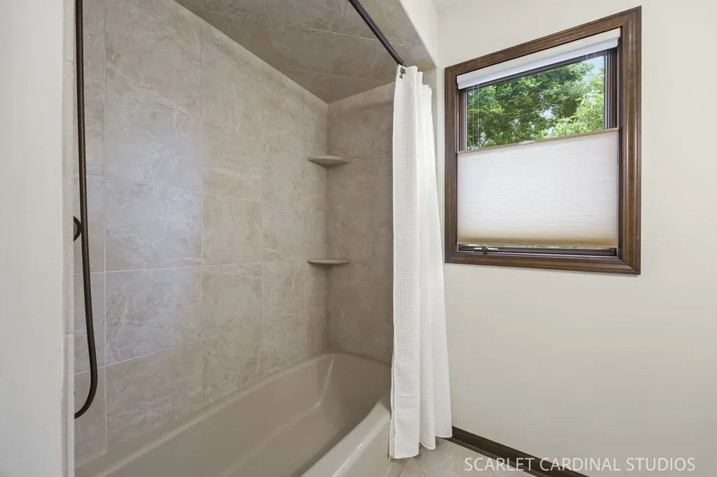 809 Glenmore Court Naperville IL 60540