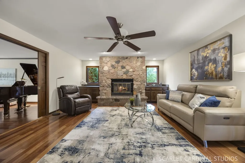 809 Glenmore Court Naperville IL 60540