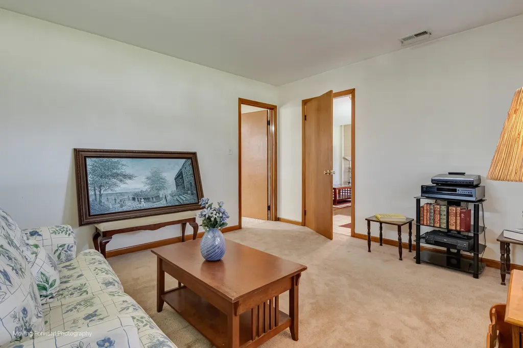 125 North Oak Leaf Drive Addison IL 60101