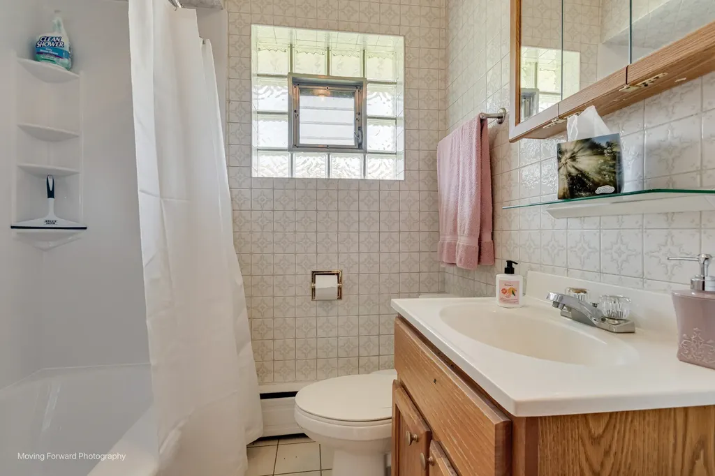 125 North Oak Leaf Drive Addison IL 60101