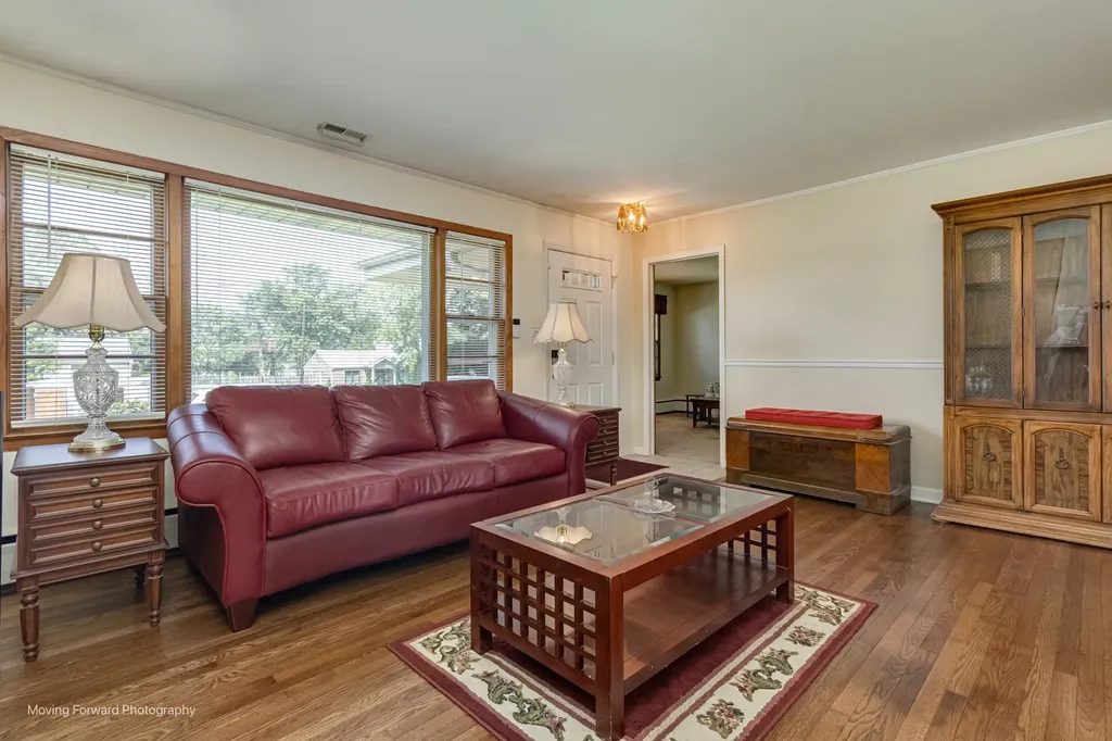 125 North Oak Leaf Drive Addison IL 60101