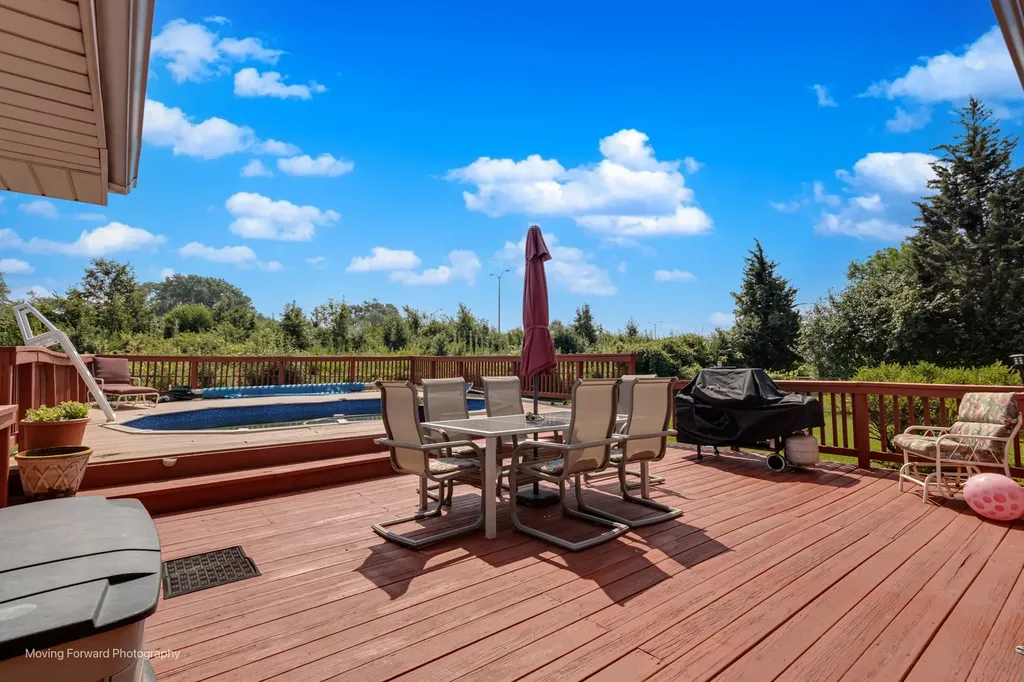 125 North Oak Leaf Drive Addison IL 60101