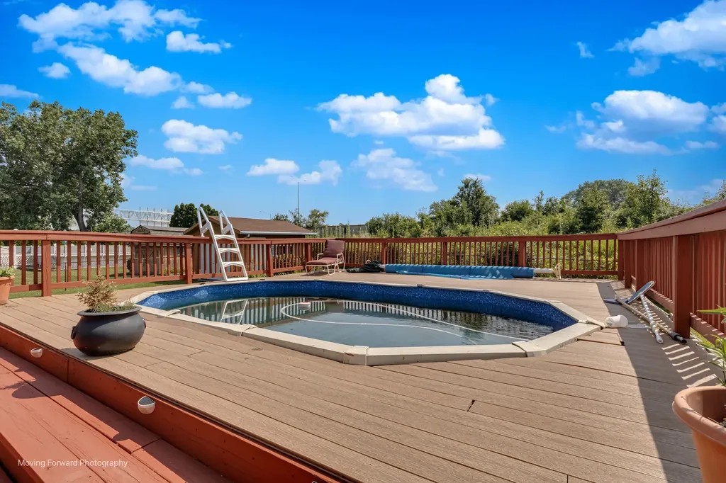 125 North Oak Leaf Drive Addison IL 60101