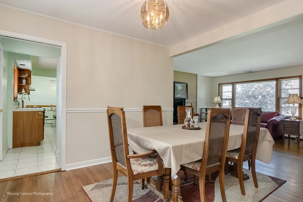 125 North Oak Leaf Drive Addison IL 60101