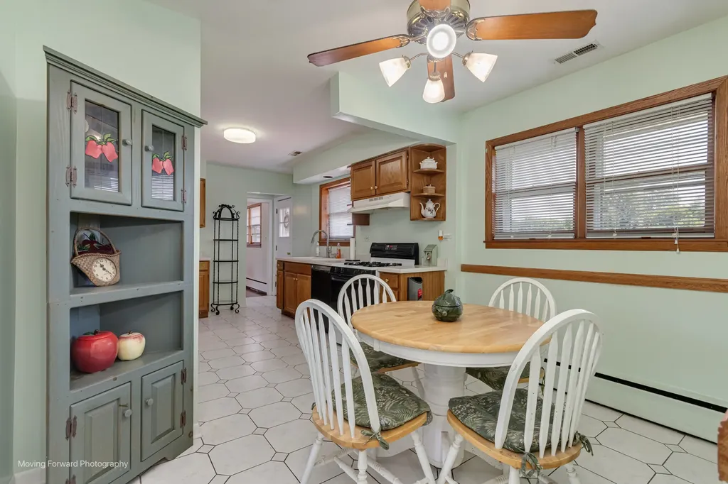 125 North Oak Leaf Drive Addison IL 60101