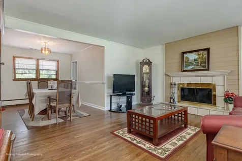 125 North Oak Leaf Drive Addison IL 60101