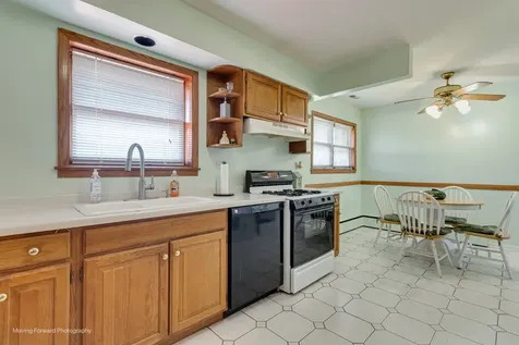 125 North Oak Leaf Drive Addison IL 60101